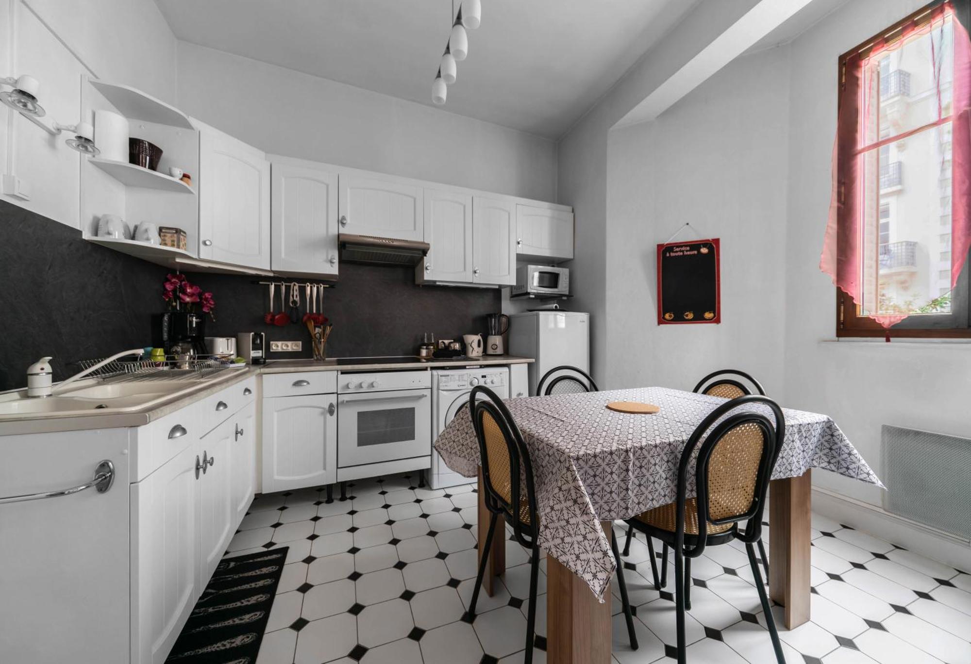 Le Lasteyras - Appartement Charmant En Centre Ville Виши Экстерьер фото